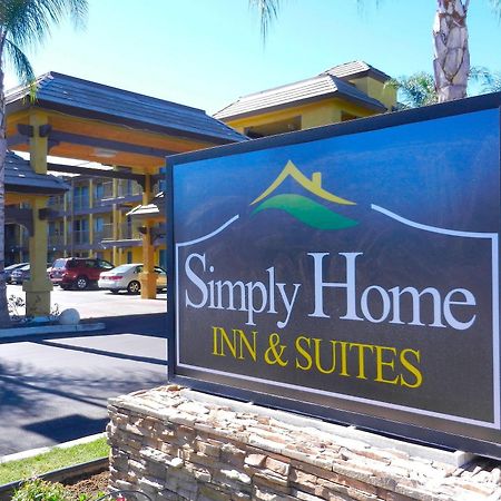 Simply Home Inn & Suites - Riverside Exterior foto