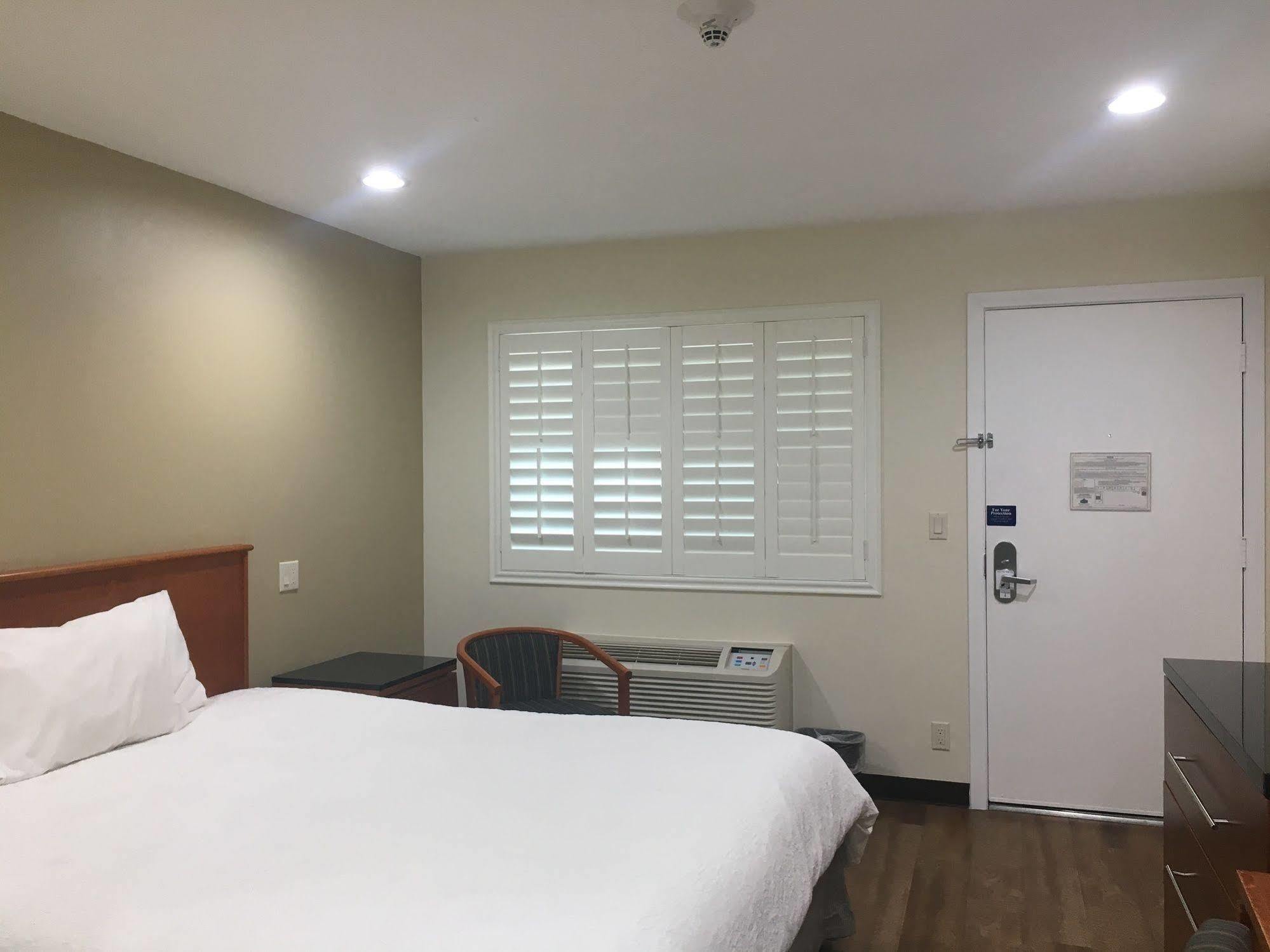 Simply Home Inn & Suites - Riverside Exterior foto